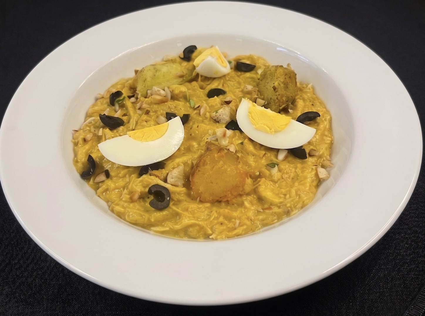 Ceviche fresco servido con cancha