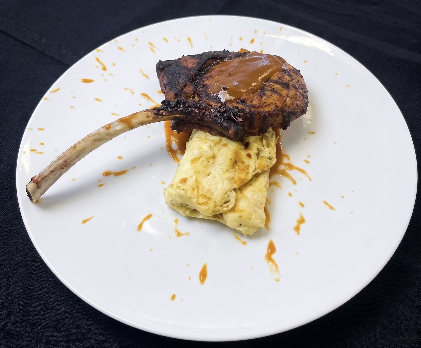 Costilla Tomahawk con guarnición